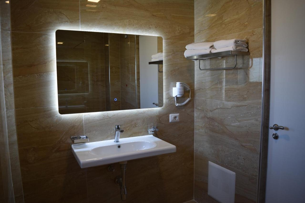 Amber Hotel Albania 스필 외부 사진
