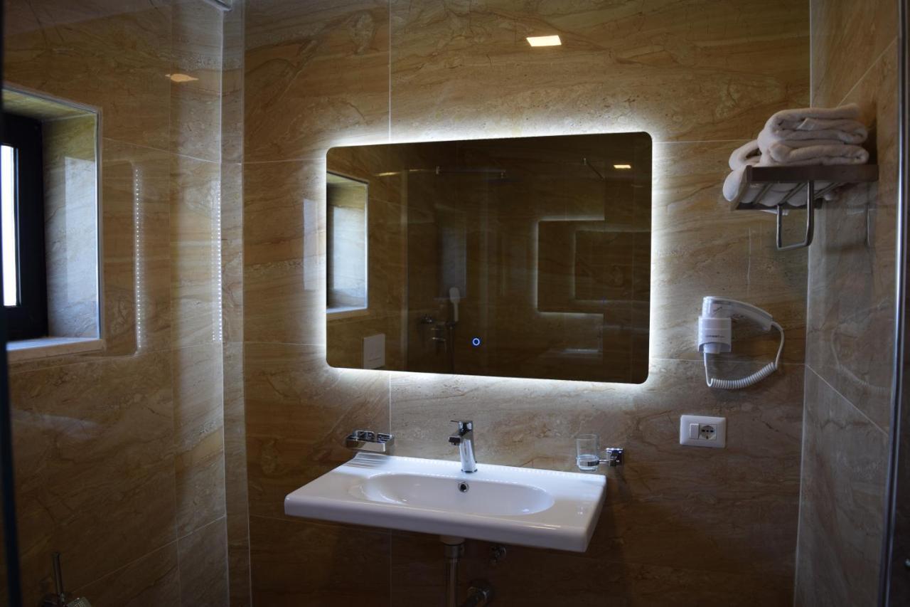 Amber Hotel Albania 스필 외부 사진
