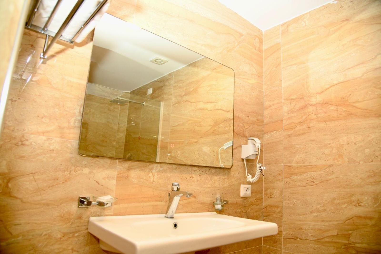 Amber Hotel Albania 스필 외부 사진